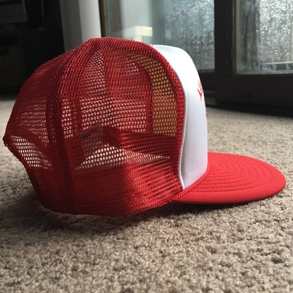 Vintage Minnie’s Cafe & Bar (MI) Trucker Hat - Picture 3 of 6